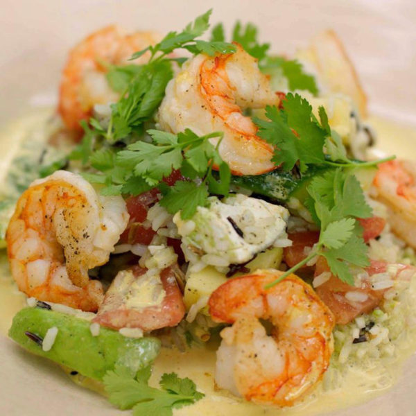 Gebakken scampi's met salade en yoghurtvinaigrette